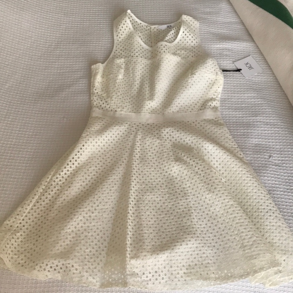 Sleeveless off white party dress.